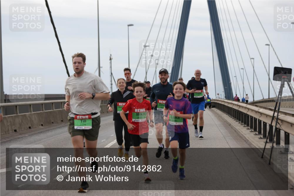 03.10.2025 - Köhlbrandbrückenlauf Jannik Wohlers http://msf.ph/oto/9142862 03.10.2025 15:44:10 Position 1 8981, 7174, 8980 meine-sportfotos.de