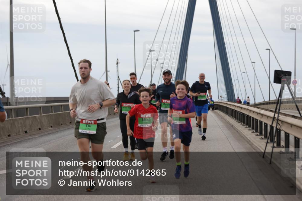 03.10.2025 - Köhlbrandbrückenlauf Jannik Wohlers http://msf.ph/oto/9142865 03.10.2025 15:44:10 Position 1 7174, 8981, 9354 meine-sportfotos.de