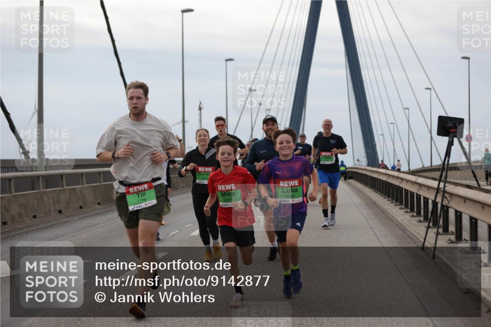 03.10.2025 - Köhlbrandbrückenlauf Jannik Wohlers http://msf.ph/oto/9142877 03.10.2025 15:44:11 Position 1 7174, 8981, 8980 meine-sportfotos.de