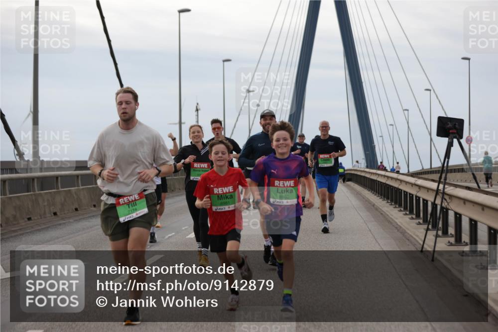 03.10.2025 - Köhlbrandbrückenlauf Jannik Wohlers http://msf.ph/oto/9142879 03.10.2025 15:44:11 Position 1 7174, 8981, 8980 meine-sportfotos.de