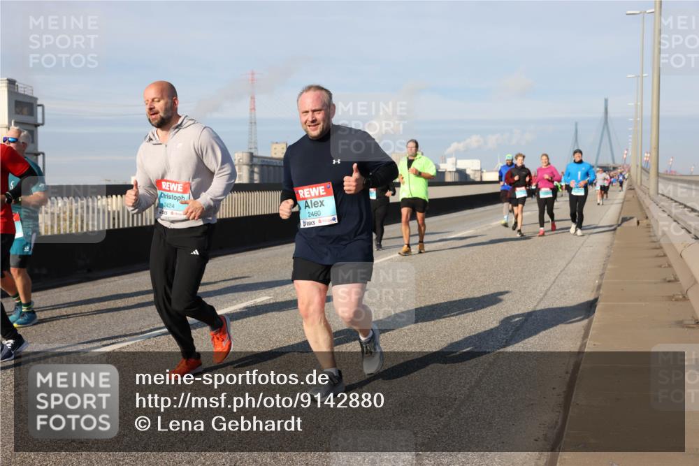03.10.2025 - Köhlbrandbrückenlauf Lena Gebhardt http://msf.ph/oto/9142880 03.10.2025 10:00:44 Position 2 2424, 2460 meine-sportfotos.de