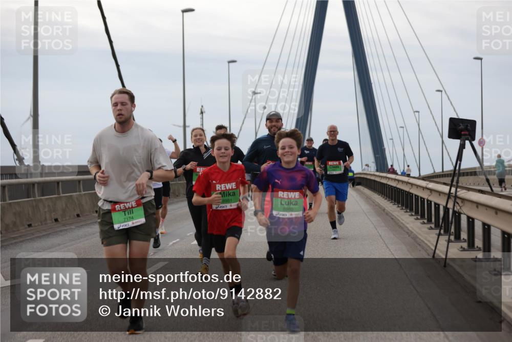 03.10.2025 - Köhlbrandbrückenlauf Jannik Wohlers http://msf.ph/oto/9142882 03.10.2025 15:44:11 Position 1 7174, 8981, 8980 meine-sportfotos.de