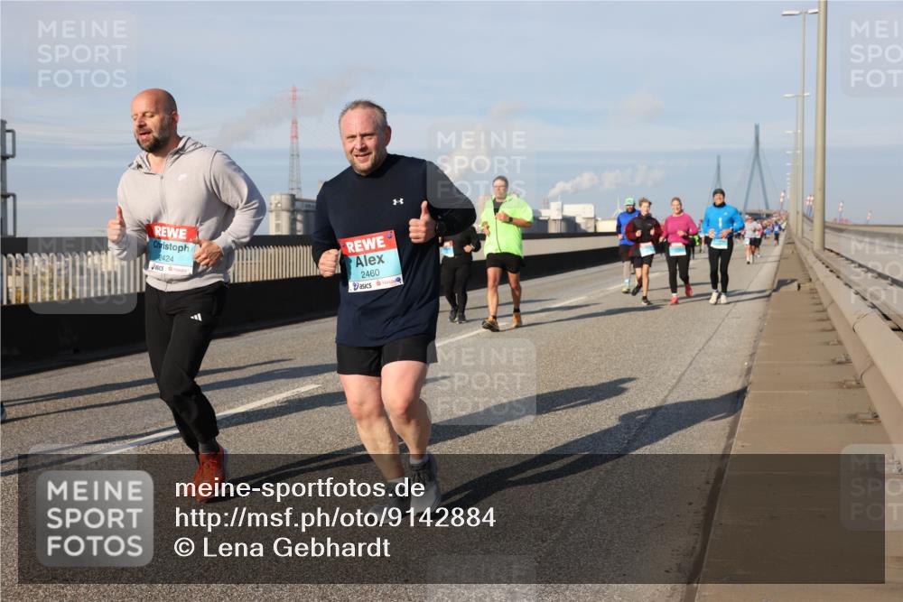03.10.2025 - Köhlbrandbrückenlauf Lena Gebhardt http://msf.ph/oto/9142884 03.10.2025 10:00:44 Position 2 2424, 2460 meine-sportfotos.de