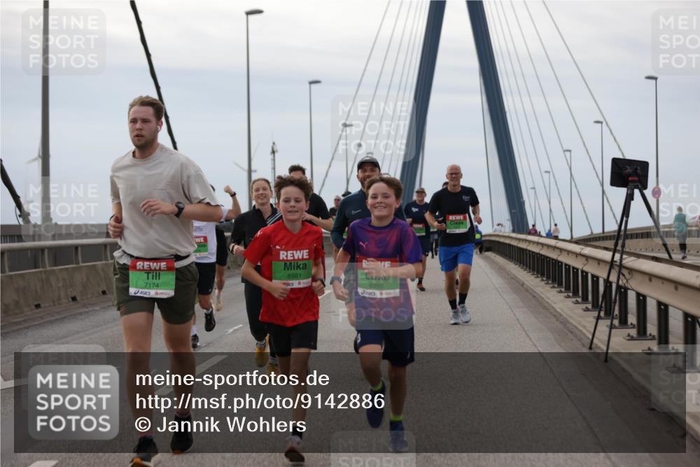 03.10.2025 - Köhlbrandbrückenlauf Jannik Wohlers http://msf.ph/oto/9142886 03.10.2025 15:44:11 Position 1 7174, 8981, 8980 meine-sportfotos.de