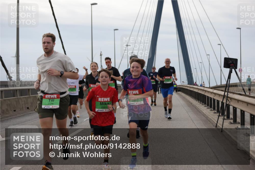 03.10.2025 - Köhlbrandbrückenlauf Jannik Wohlers http://msf.ph/oto/9142888 03.10.2025 15:44:11 Position 1 7174, 8981 meine-sportfotos.de
