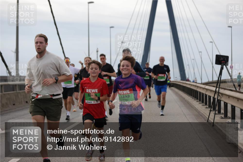 03.10.2025 - Köhlbrandbrückenlauf Jannik Wohlers http://msf.ph/oto/9142892 03.10.2025 15:44:11 Position 1 898, 8980 meine-sportfotos.de