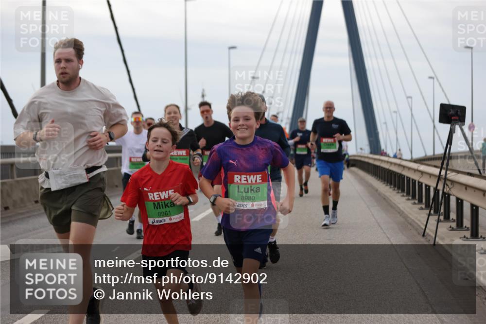 03.10.2025 - Köhlbrandbrückenlauf Jannik Wohlers http://msf.ph/oto/9142902 03.10.2025 15:44:11 Position 1 8981, 8980 meine-sportfotos.de
