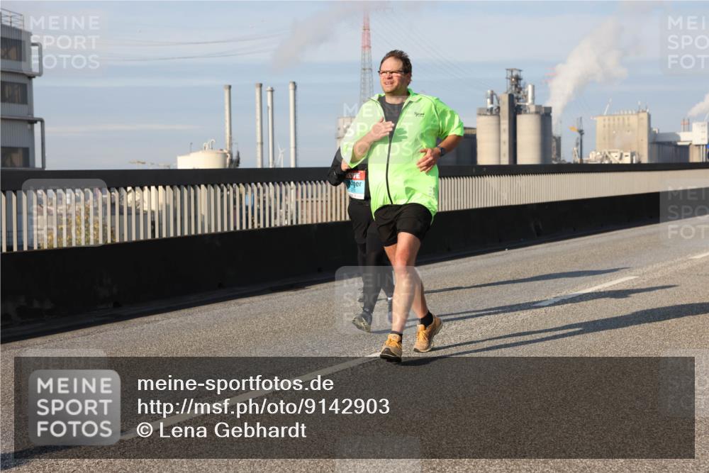 03.10.2025 - Köhlbrandbrückenlauf Lena Gebhardt http://msf.ph/oto/9142903 03.10.2025 10:00:46 Position 2  meine-sportfotos.de