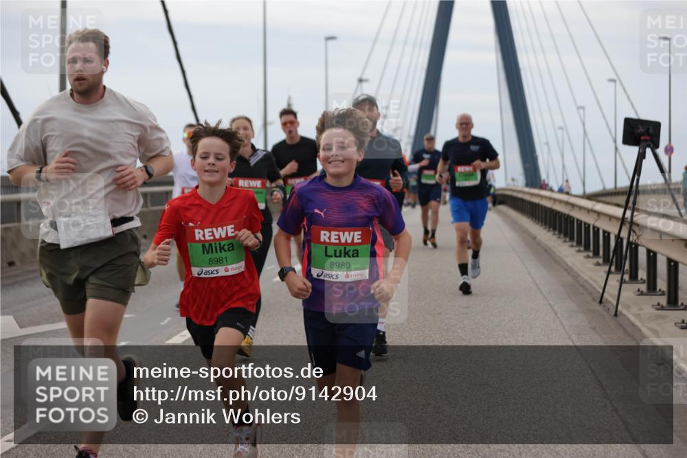 03.10.2025 - Köhlbrandbrückenlauf Jannik Wohlers http://msf.ph/oto/9142904 03.10.2025 15:44:12 Position 1 8981, 8980 meine-sportfotos.de