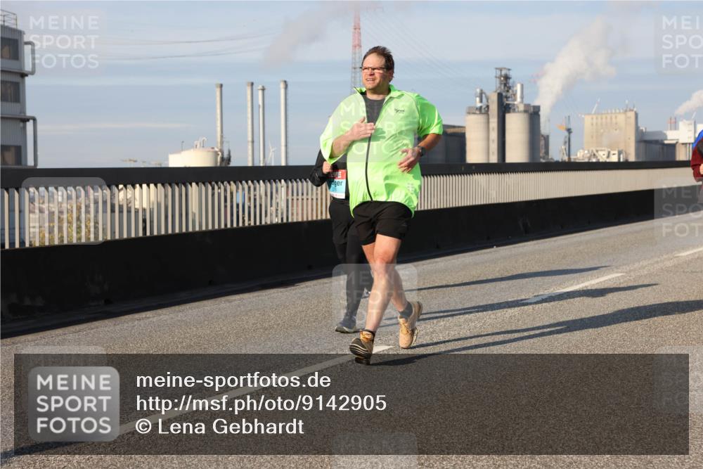 03.10.2025 - Köhlbrandbrückenlauf Lena Gebhardt http://msf.ph/oto/9142905 03.10.2025 10:00:46 Position 2  meine-sportfotos.de