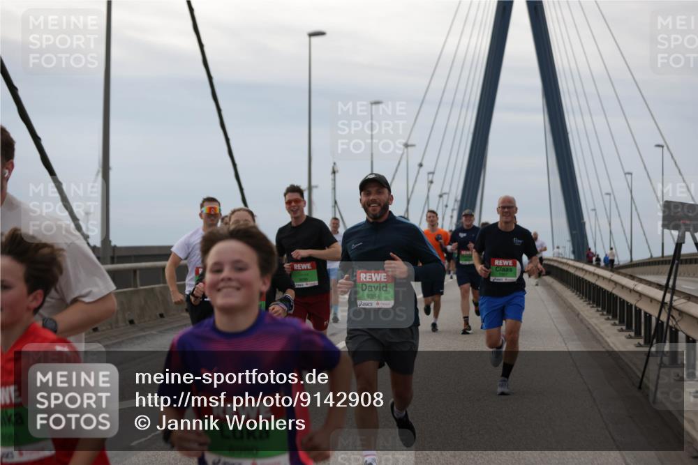 03.10.2025 - Köhlbrandbrückenlauf Jannik Wohlers http://msf.ph/oto/9142908 03.10.2025 15:44:12 Position 1 8901, 8080, 1, 9354 meine-sportfotos.de
