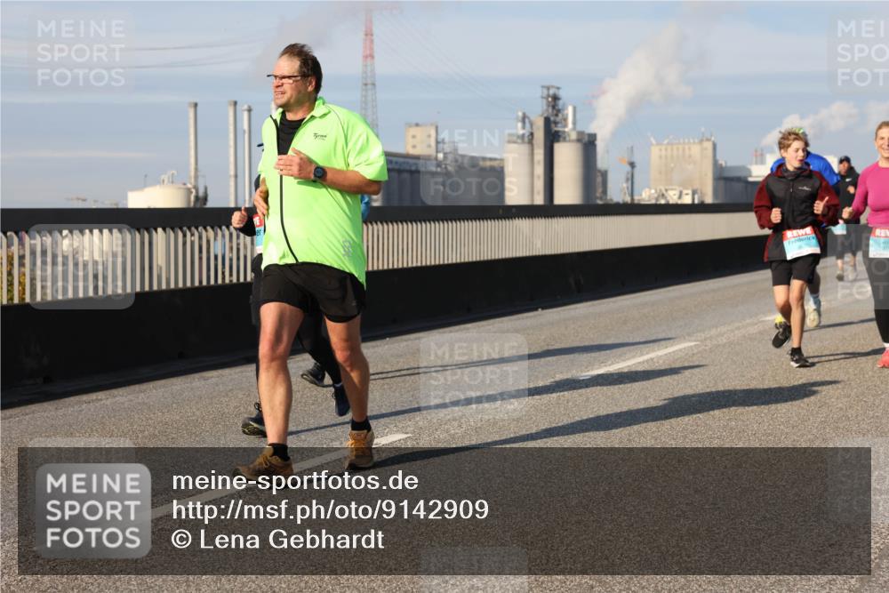 03.10.2025 - Köhlbrandbrückenlauf Lena Gebhardt http://msf.ph/oto/9142909 03.10.2025 10:00:46 Position 2  meine-sportfotos.de