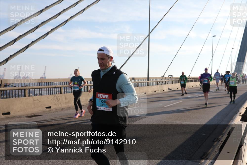 03.10.2025 - Köhlbrandbrückenlauf Yannick Fuchs http://msf.ph/oto/9142910 03.10.2025 08:29:50 Position 2 3435 meine-sportfotos.de