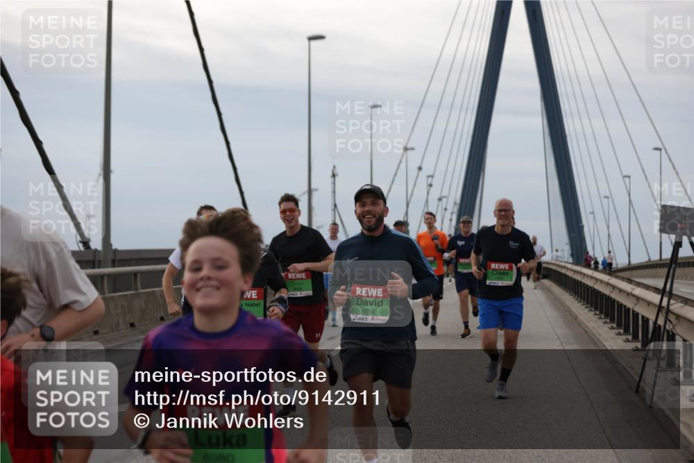 03.10.2025 - Köhlbrandbrückenlauf Jannik Wohlers http://msf.ph/oto/9142911 03.10.2025 15:44:12 Position 1 9354, 8080, 14 meine-sportfotos.de