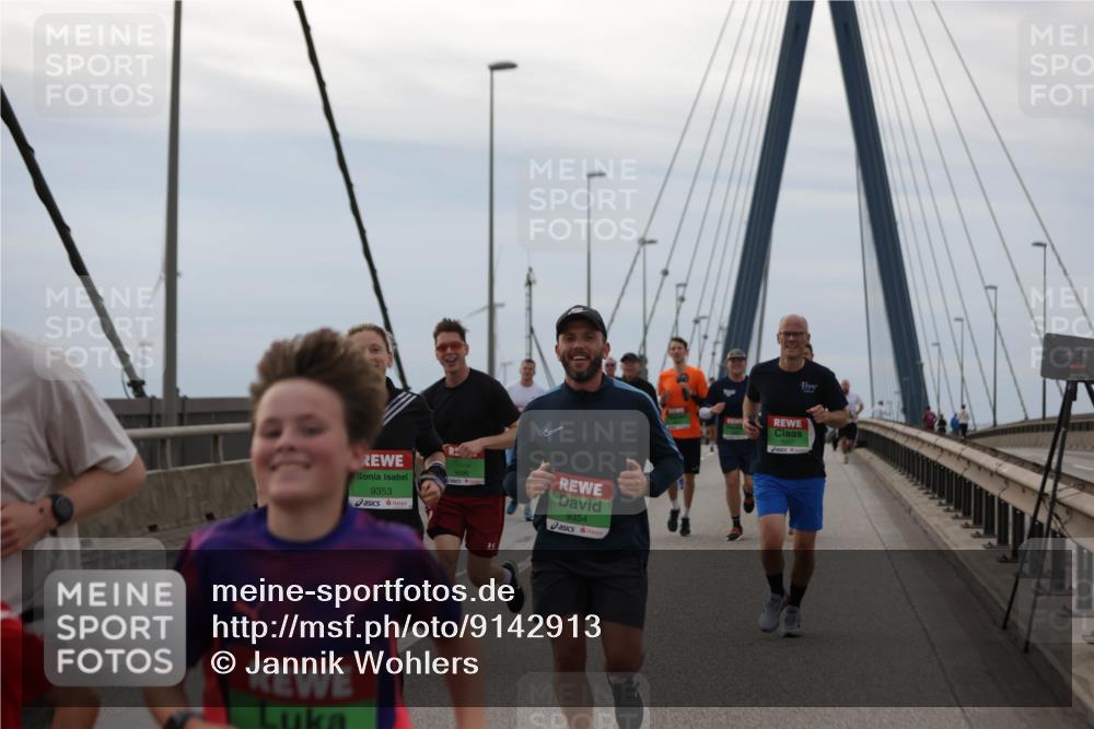 03.10.2025 - Köhlbrandbrückenlauf Jannik Wohlers http://msf.ph/oto/9142913 03.10.2025 15:44:12 Position 1 9353, 9354 meine-sportfotos.de