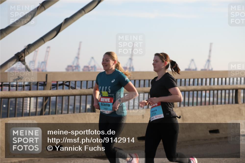 03.10.2025 - Köhlbrandbrückenlauf Yannick Fuchs http://msf.ph/oto/9142914 03.10.2025 08:29:50 Position 2 2025, 1460, 3724 meine-sportfotos.de