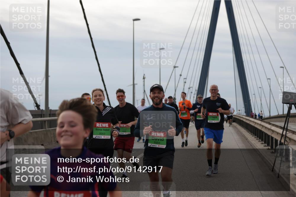 03.10.2025 - Köhlbrandbrückenlauf Jannik Wohlers http://msf.ph/oto/9142917 03.10.2025 15:44:12 Position 1 9353, 9696, 9354, 7057 meine-sportfotos.de