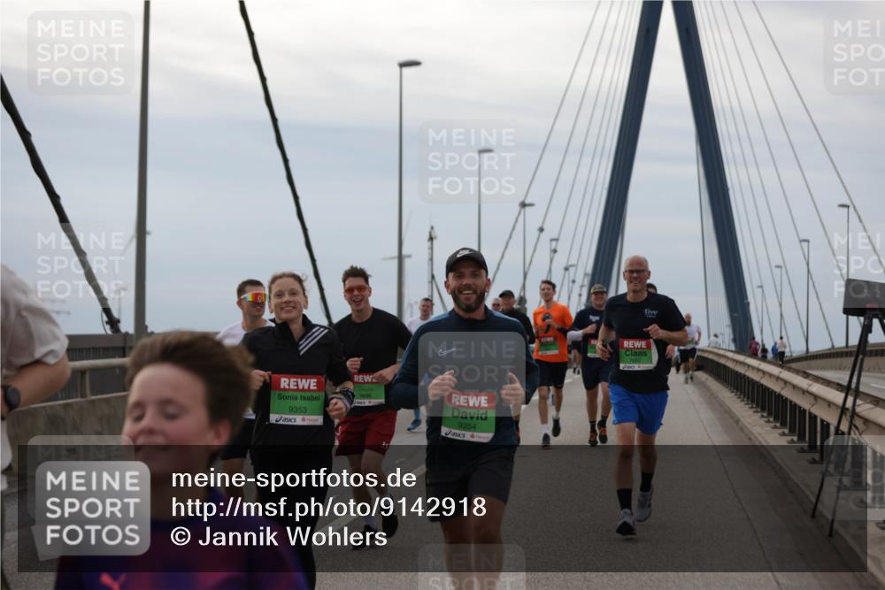 03.10.2025 - Köhlbrandbrückenlauf Jannik Wohlers http://msf.ph/oto/9142918 03.10.2025 15:44:12 Position 1 9353, 9354 meine-sportfotos.de