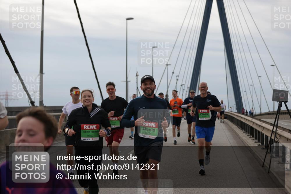 03.10.2025 - Köhlbrandbrückenlauf Jannik Wohlers http://msf.ph/oto/9142921 03.10.2025 15:44:12 Position 1 9353, 9354, 7057 meine-sportfotos.de
