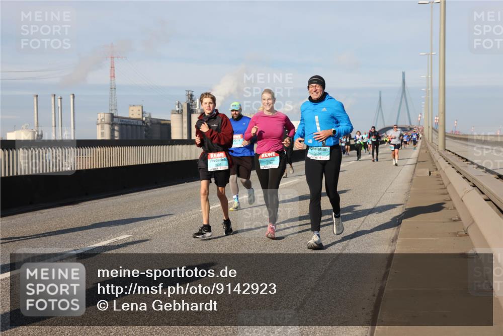 03.10.2025 - Köhlbrandbrückenlauf Lena Gebhardt http://msf.ph/oto/9142923 03.10.2025 10:00:48 Position 2 3635, 3783, 3636 meine-sportfotos.de