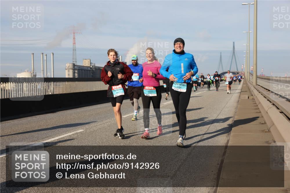 03.10.2025 - Köhlbrandbrückenlauf Lena Gebhardt http://msf.ph/oto/9142926 03.10.2025 10:00:48 Position 2 3635, 3636 meine-sportfotos.de