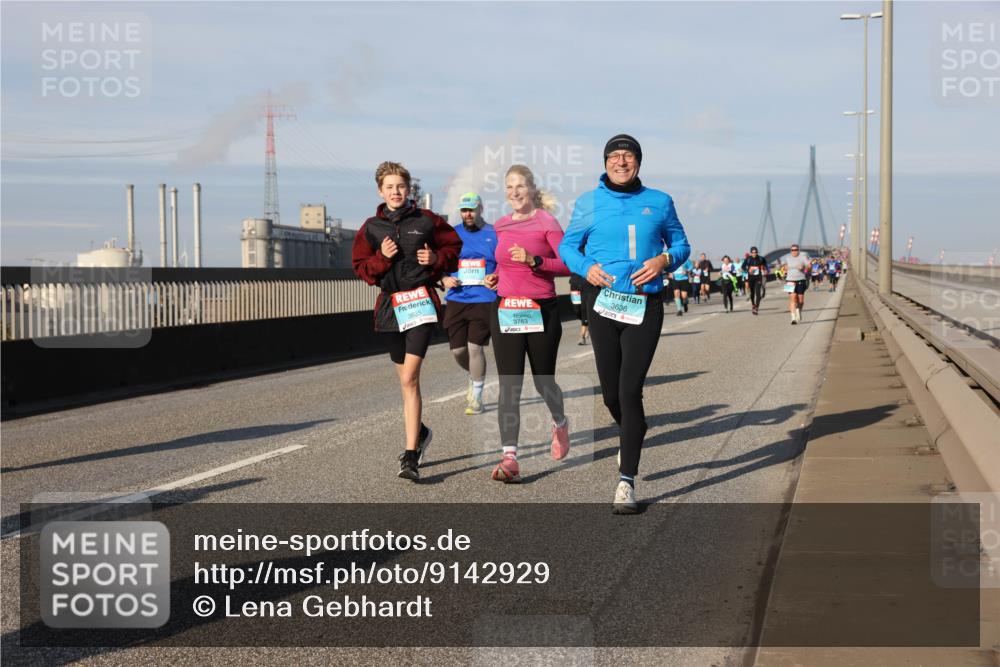 03.10.2025 - Köhlbrandbrückenlauf Lena Gebhardt http://msf.ph/oto/9142929 03.10.2025 10:00:48 Position 2 3635, 3783, 3636 meine-sportfotos.de