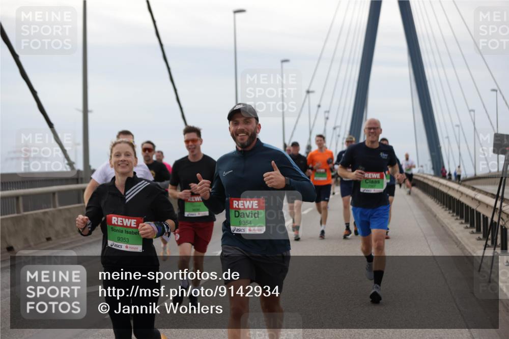 03.10.2025 - Köhlbrandbrückenlauf Jannik Wohlers http://msf.ph/oto/9142934 03.10.2025 15:44:13 Position 1 9353, 9354, 7057 meine-sportfotos.de