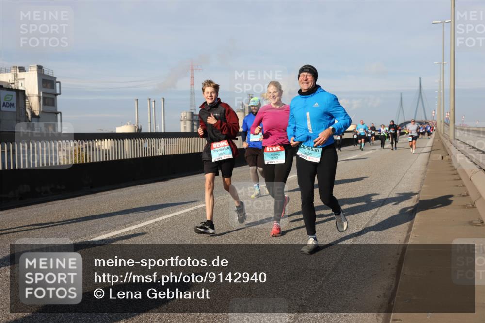 03.10.2025 - Köhlbrandbrückenlauf Lena Gebhardt http://msf.ph/oto/9142940 03.10.2025 10:00:49 Position 2 3635, 3783, 3636 meine-sportfotos.de