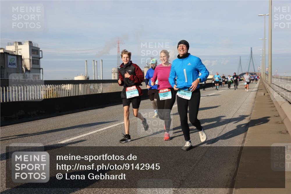03.10.2025 - Köhlbrandbrückenlauf Lena Gebhardt http://msf.ph/oto/9142945 03.10.2025 10:00:49 Position 2 3635, 3783, 3636 meine-sportfotos.de