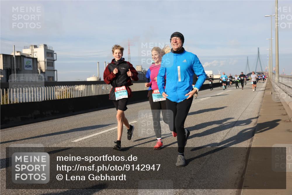 03.10.2025 - Köhlbrandbrückenlauf Lena Gebhardt http://msf.ph/oto/9142947 03.10.2025 10:00:49 Position 2 3635, 3783 meine-sportfotos.de