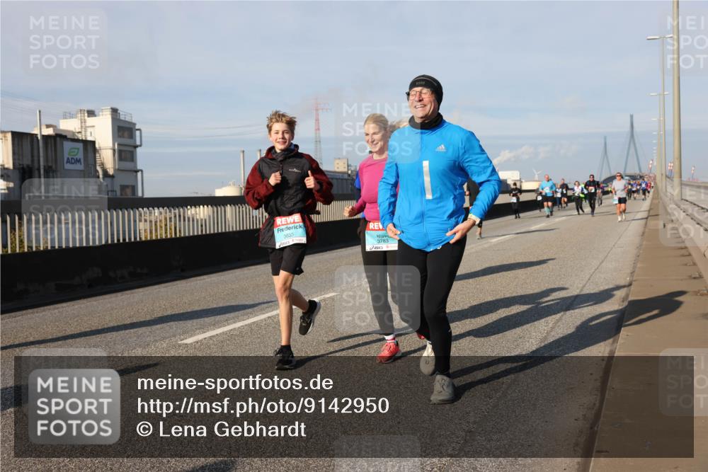 03.10.2025 - Köhlbrandbrückenlauf Lena Gebhardt http://msf.ph/oto/9142950 03.10.2025 10:00:49 Position 2 3635, 3783 meine-sportfotos.de
