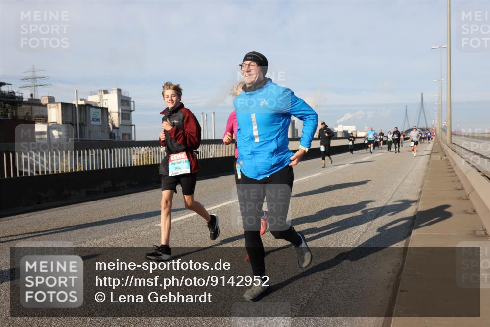 03.10.2025 - Köhlbrandbrückenlauf Lena Gebhardt http://msf.ph/oto/9142952 03.10.2025 10:00:49 Position 2 3635 meine-sportfotos.de
