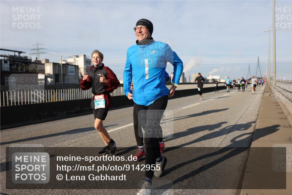 03.10.2025 - Köhlbrandbrückenlauf Lena Gebhardt http://msf.ph/oto/9142955 03.10.2025 10:00:49 Position 2 3635 meine-sportfotos.de