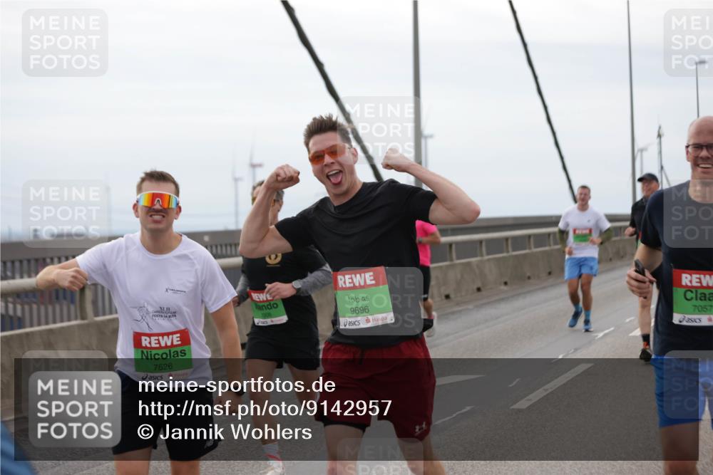 03.10.2025 - Köhlbrandbrückenlauf Jannik Wohlers http://msf.ph/oto/9142957 03.10.2025 15:44:14 Position 1 9696, 7057, 7526 meine-sportfotos.de