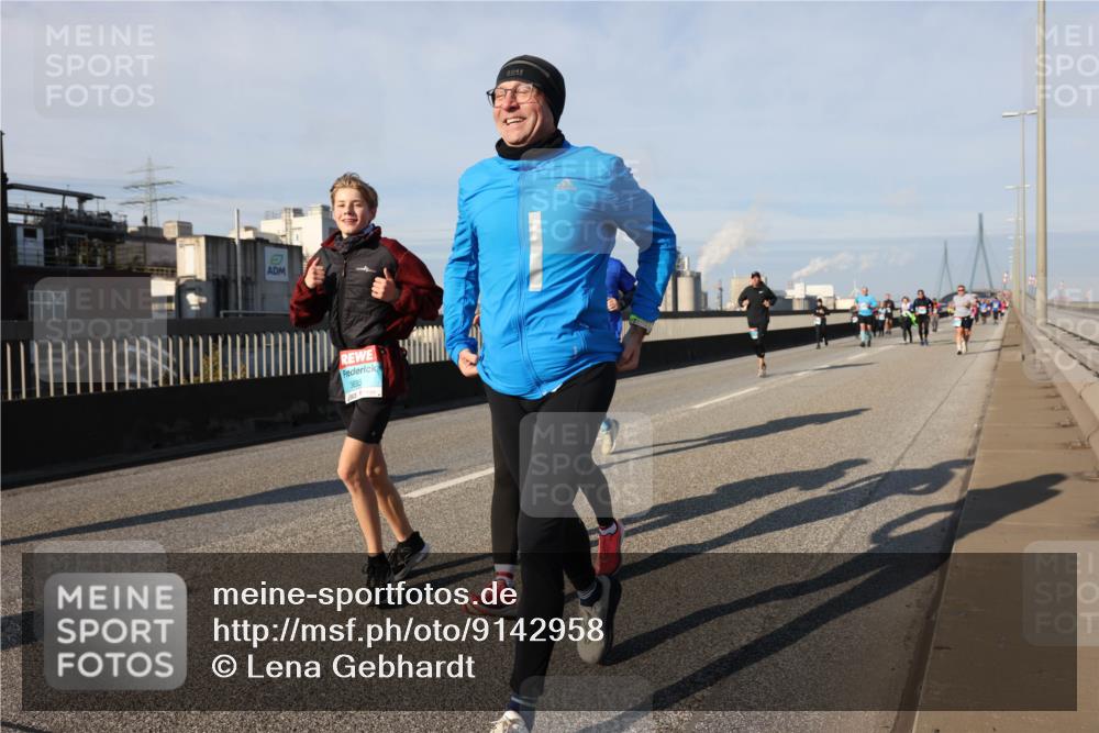 03.10.2025 - Köhlbrandbrückenlauf Lena Gebhardt http://msf.ph/oto/9142958 03.10.2025 10:00:49 Position 2 3635 meine-sportfotos.de