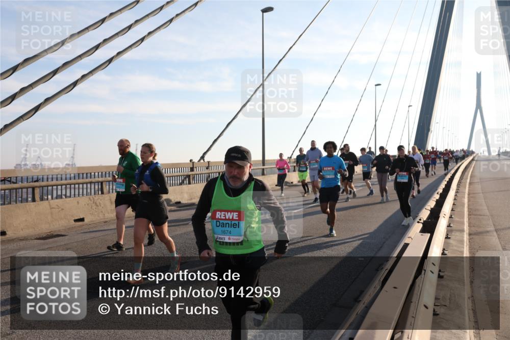 03.10.2025 - Köhlbrandbrückenlauf Yannick Fuchs http://msf.ph/oto/9142959 03.10.2025 08:29:54 Position 2 1674 meine-sportfotos.de
