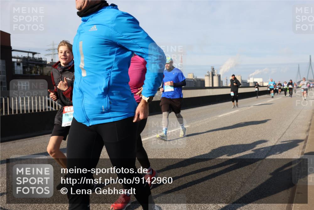 03.10.2025 - Köhlbrandbrückenlauf Lena Gebhardt http://msf.ph/oto/9142960 03.10.2025 10:00:50 Position 2 363 meine-sportfotos.de