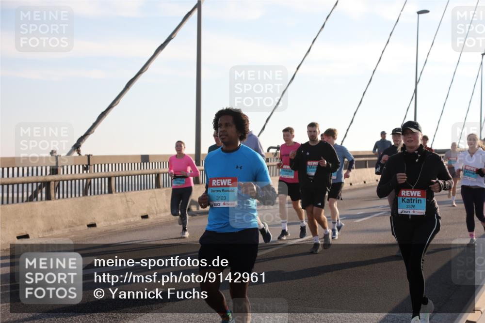 03.10.2025 - Köhlbrandbrückenlauf Yannick Fuchs http://msf.ph/oto/9142961 03.10.2025 08:29:54 Position 2 3123, 3326 meine-sportfotos.de