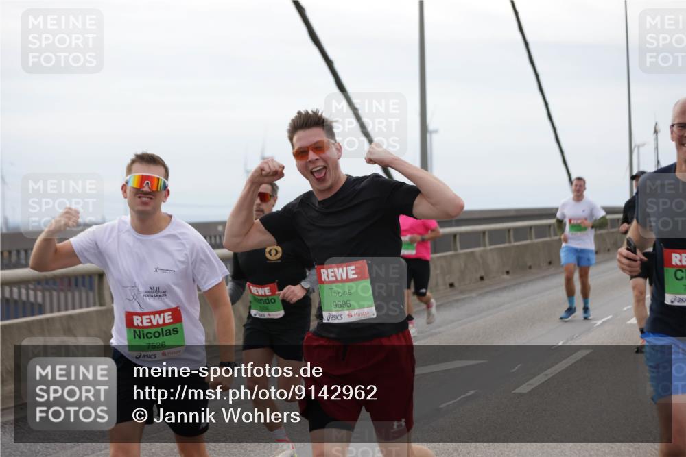 03.10.2025 - Köhlbrandbrückenlauf Jannik Wohlers http://msf.ph/oto/9142962 03.10.2025 15:44:14 Position 1 831, 7006, 9696, 7526 meine-sportfotos.de