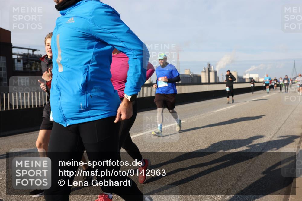 03.10.2025 - Köhlbrandbrückenlauf Lena Gebhardt http://msf.ph/oto/9142963 03.10.2025 10:00:50 Position 2  meine-sportfotos.de