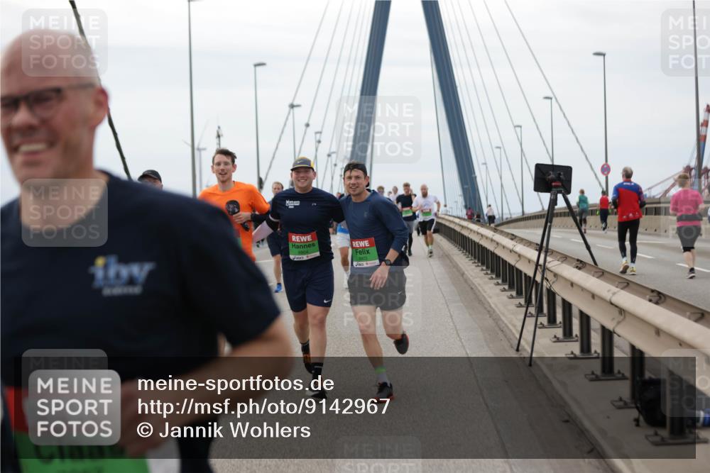 03.10.2025 - Köhlbrandbrückenlauf Jannik Wohlers http://msf.ph/oto/9142967 03.10.2025 15:44:15 Position 1 8804, 8803 meine-sportfotos.de