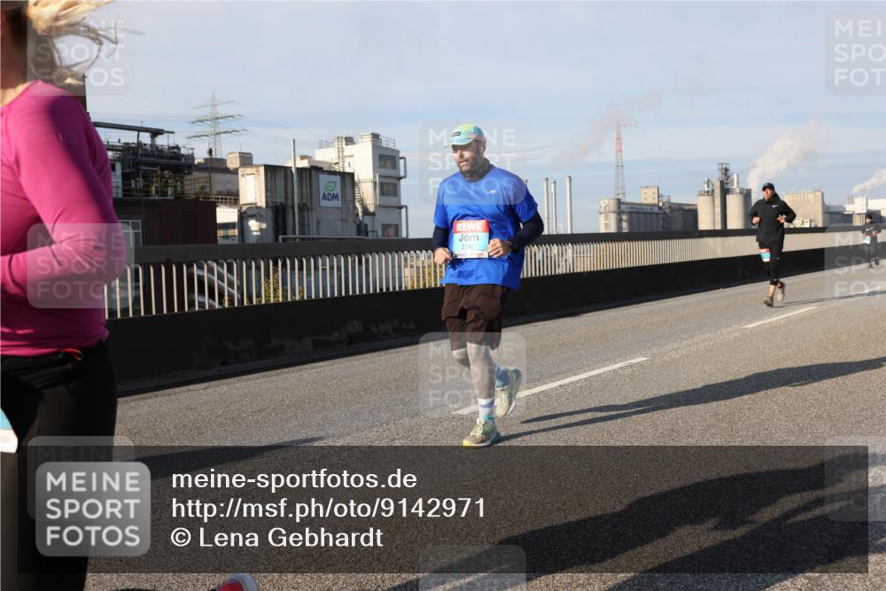03.10.2025 - Köhlbrandbrückenlauf Lena Gebhardt http://msf.ph/oto/9142971 03.10.2025 10:00:50 Position 2 2142 meine-sportfotos.de