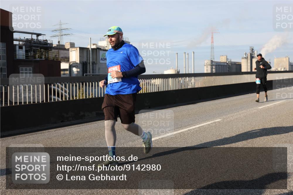 03.10.2025 - Köhlbrandbrückenlauf Lena Gebhardt http://msf.ph/oto/9142980 03.10.2025 10:00:51 Position 2  meine-sportfotos.de
