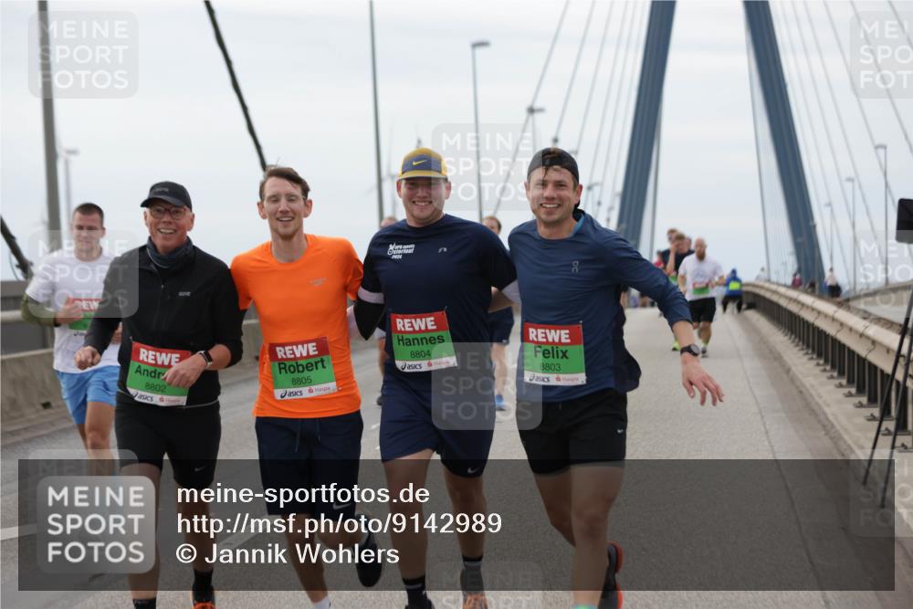 03.10.2025 - Köhlbrandbrückenlauf Jannik Wohlers http://msf.ph/oto/9142989 03.10.2025 15:44:16 Position 1 2024, 8802, 8805, 8804, 8803 meine-sportfotos.de