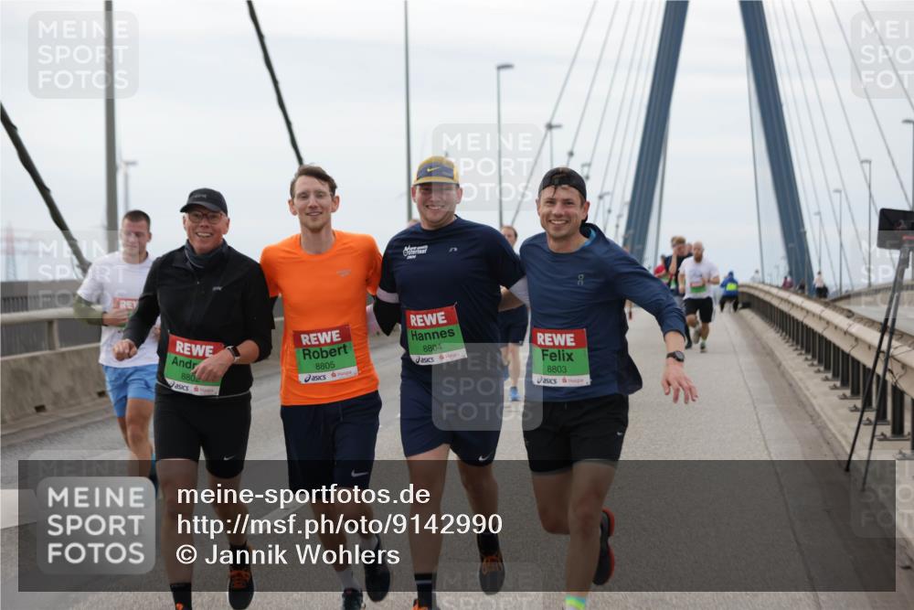 03.10.2025 - Köhlbrandbrückenlauf Jannik Wohlers http://msf.ph/oto/9142990 03.10.2025 15:44:16 Position 1 8802, 8805, 8804, 8803 meine-sportfotos.de