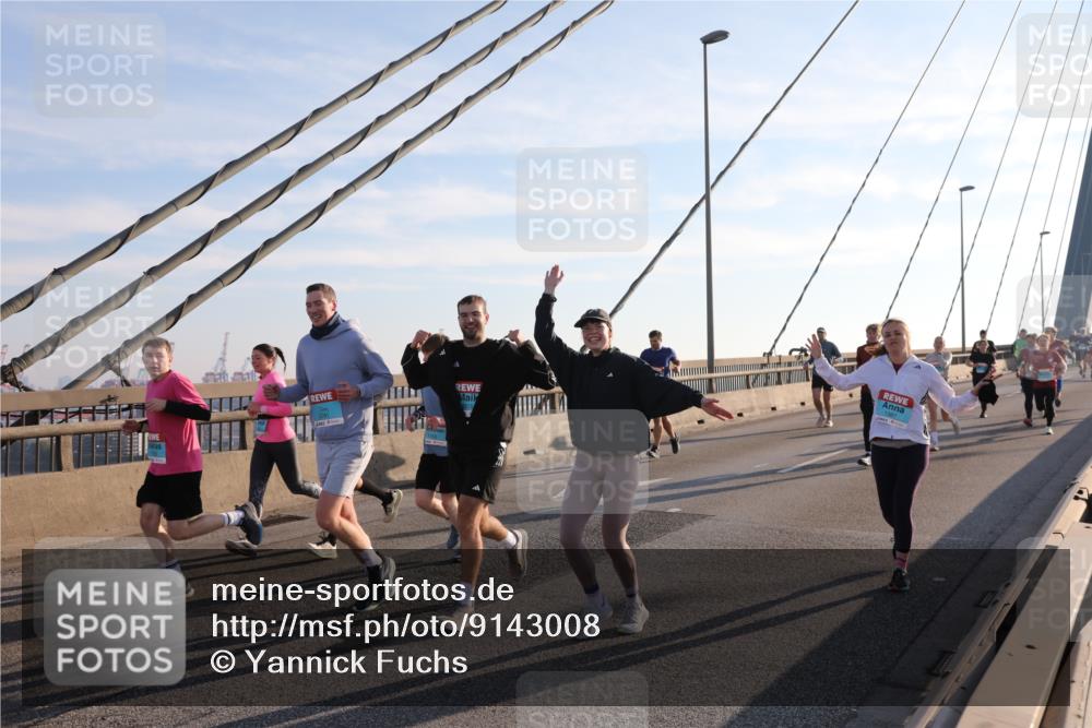 03.10.2025 - Köhlbrandbrückenlauf Yannick Fuchs http://msf.ph/oto/9143008 03.10.2025 08:29:57 Position 2  meine-sportfotos.de