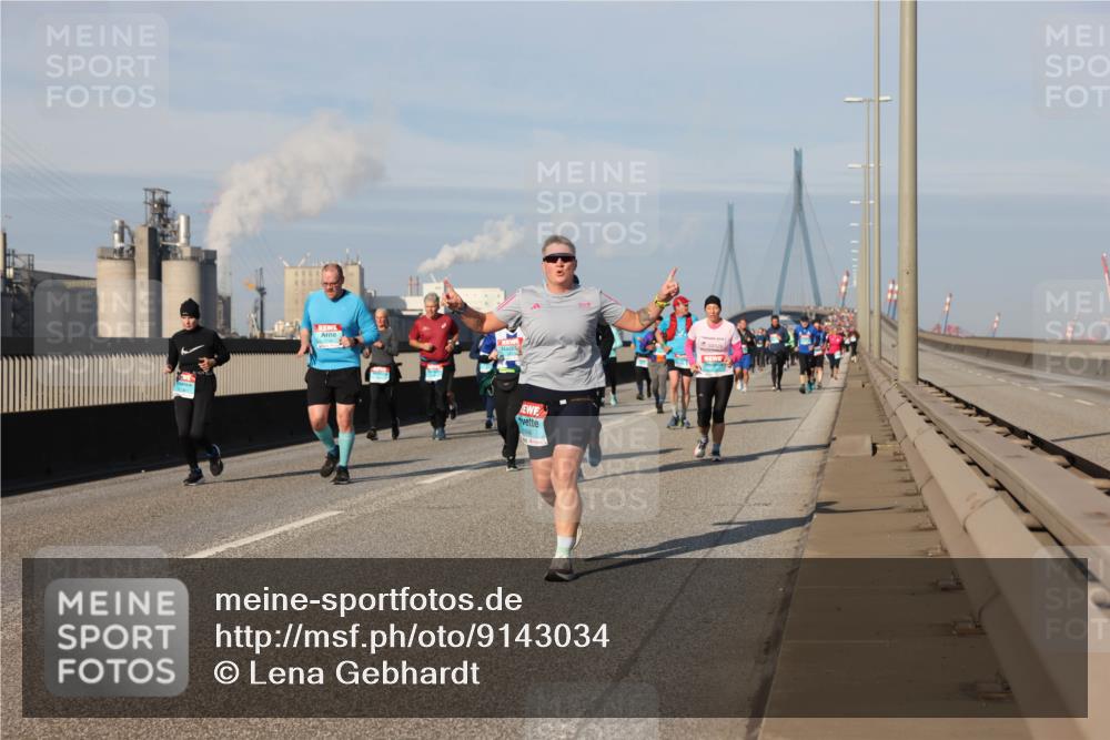 03.10.2025 - Köhlbrandbrückenlauf Lena Gebhardt http://msf.ph/oto/9143034 03.10.2025 10:00:55 Position 2 1846 meine-sportfotos.de