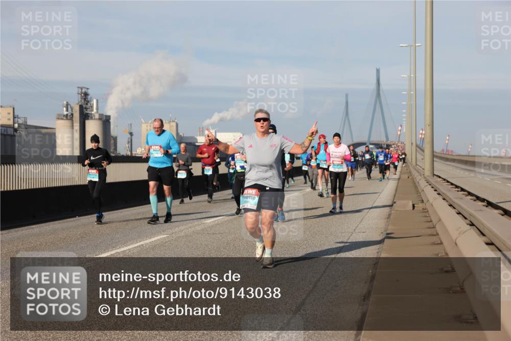 03.10.2025 - Köhlbrandbrückenlauf Lena Gebhardt http://msf.ph/oto/9143038 03.10.2025 10:00:55 Position 2 1846 meine-sportfotos.de