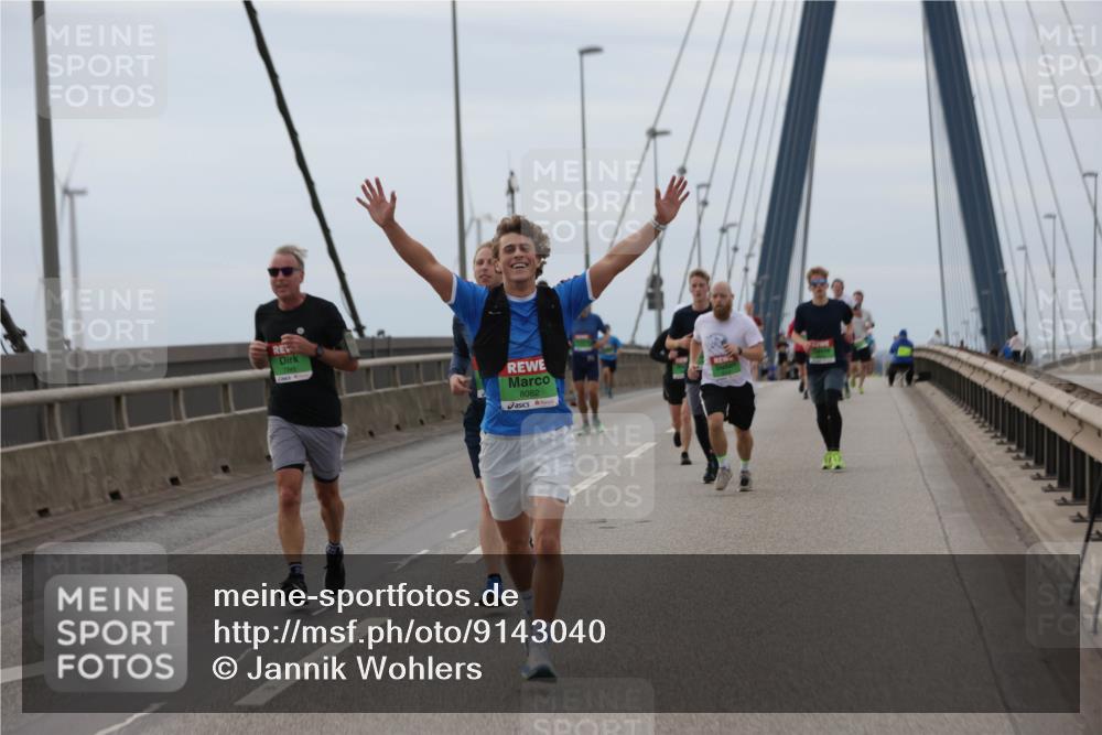03.10.2025 - Köhlbrandbrückenlauf Jannik Wohlers http://msf.ph/oto/9143040 03.10.2025 15:44:19 Position 1 8082 meine-sportfotos.de