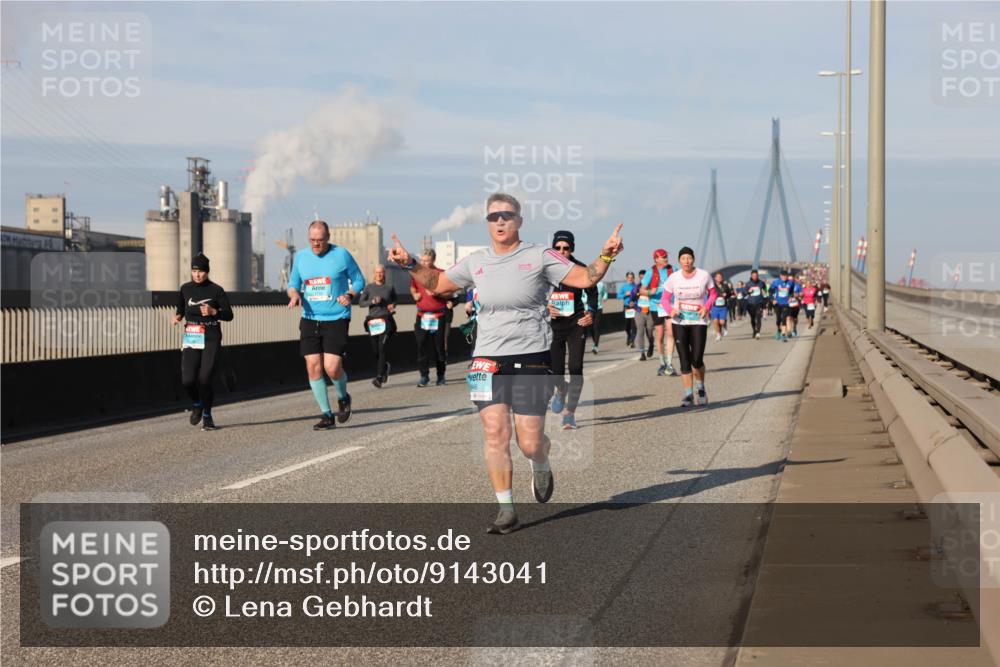 03.10.2025 - Köhlbrandbrückenlauf Lena Gebhardt http://msf.ph/oto/9143041 03.10.2025 10:00:55 Position 2  meine-sportfotos.de